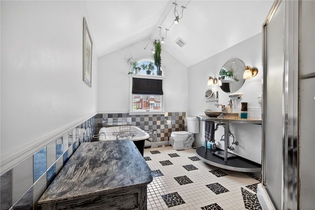 455 Argonne Dr, New Kensington, PA 15068