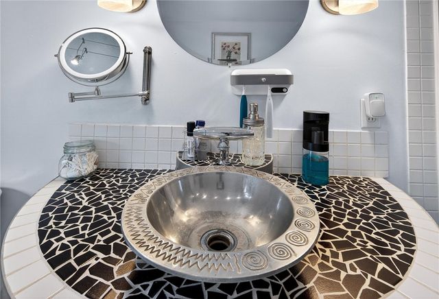 455 Argonne Dr, New Kensington, PA 15068