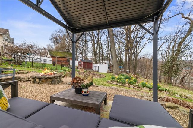 455 Argonne Dr, New Kensington, PA 15068