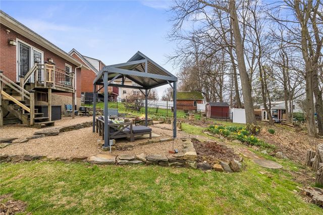 455 Argonne Dr, New Kensington, PA 15068