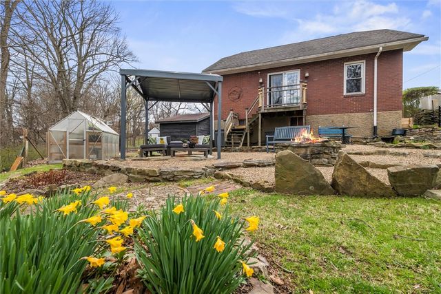 455 Argonne Dr, New Kensington, PA 15068