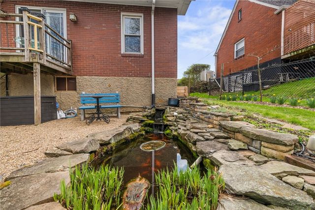 455 Argonne Dr, New Kensington, PA 15068