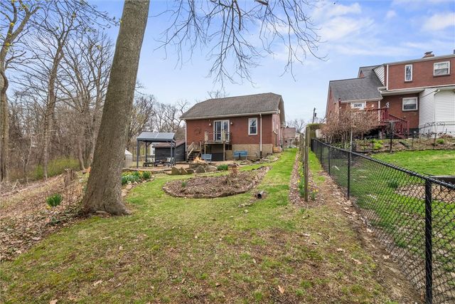 455 Argonne Dr, New Kensington, PA 15068