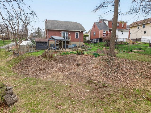 455 Argonne Dr, New Kensington, PA 15068