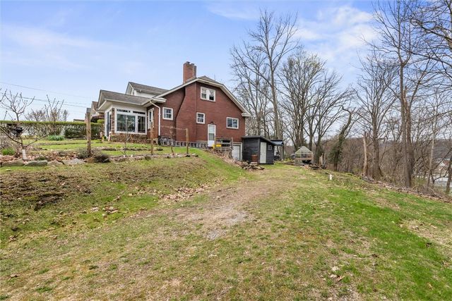 455 Argonne Dr, New Kensington, PA 15068