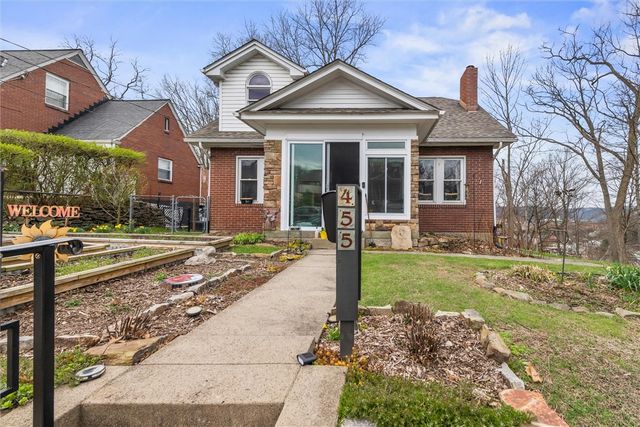 455 Argonne Dr, New Kensington, PA 15068