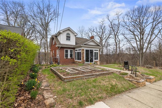 455 Argonne Dr, New Kensington, PA 15068