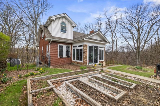 455 Argonne Dr, New Kensington, PA 15068