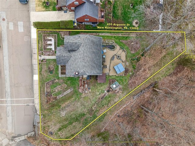 455 Argonne Dr, New Kensington, PA 15068
