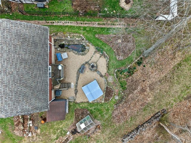 455 Argonne Dr, New Kensington, PA 15068