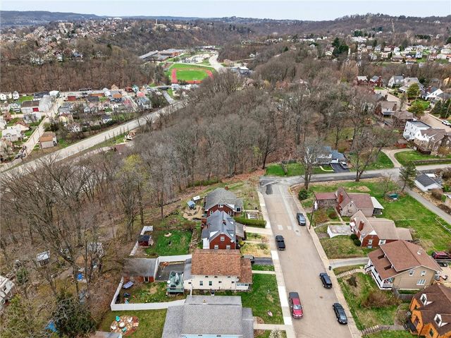 455 Argonne Dr, New Kensington, PA 15068