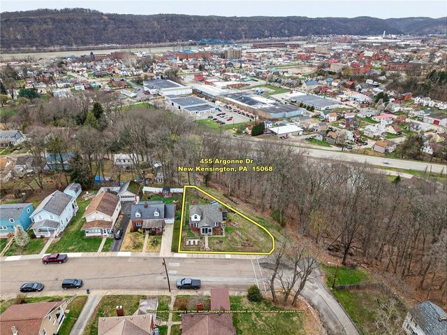 455 Argonne Dr, New Kensington, PA 15068