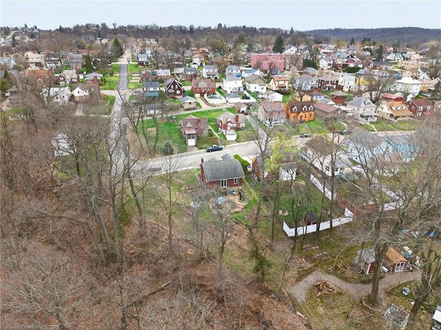 455 Argonne Dr, New Kensington, PA 15068