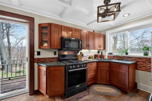 455 Argonne Dr, New Kensington, PA 15068