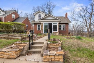 455 Argonne Dr, New Kensington, PA 15068