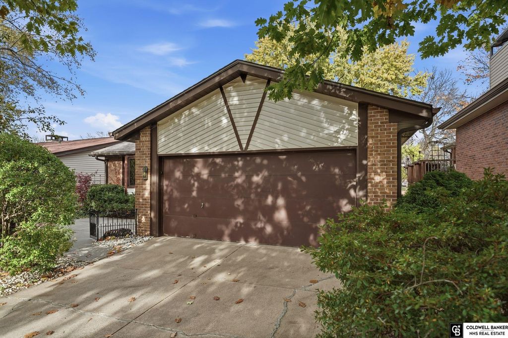 7106 Shamrock Road, Lincoln, NE 68506