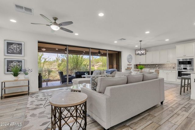 10260 E WHITE FEATHER Lane 1025, Scottsdale, AZ 85262