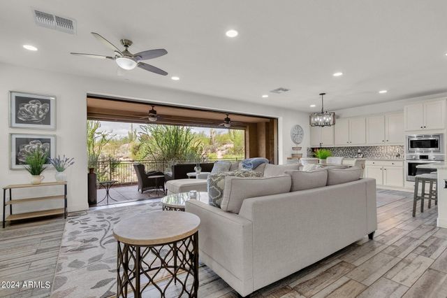 10260 E WHITE FEATHER Lane 1025, Scottsdale, AZ 85262