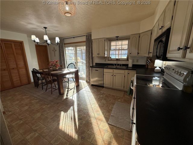 203 Sand Plant Road, St Albans, WV 25177