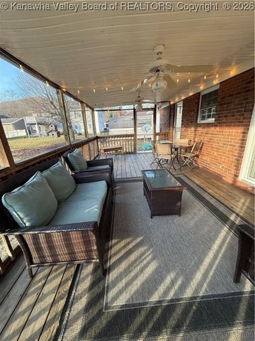 203 Sand Plant Road, St Albans, WV 25177