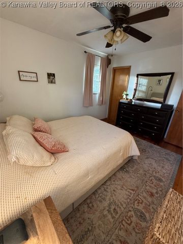 203 Sand Plant Road, St Albans, WV 25177