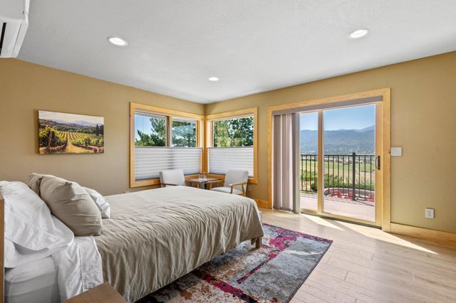 1320 N Mountain Avenue, Ashland, OR 97520