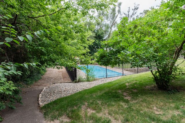726 Garland Circle A, Kalamazoo, MI 49008