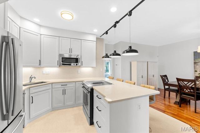 4111 W Pine Boulevard 12, St Louis, MO 63108