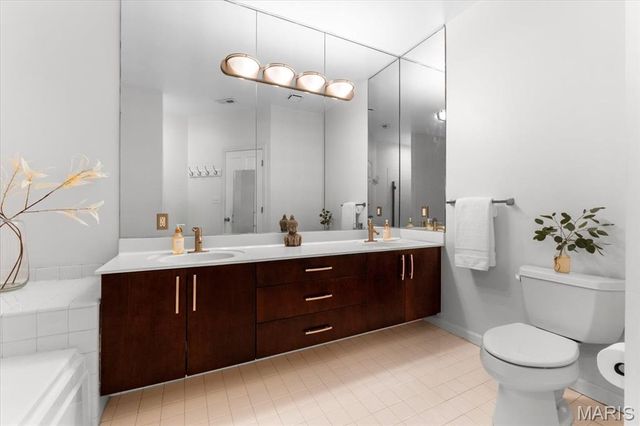 4111 W Pine Boulevard 12, St Louis, MO 63108