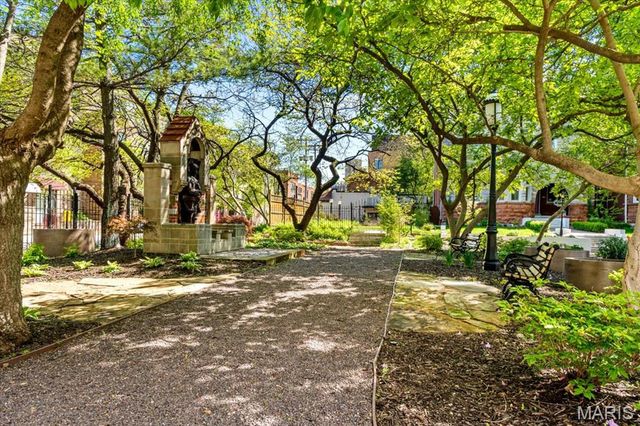 4111 W Pine Boulevard 12, St Louis, MO 63108