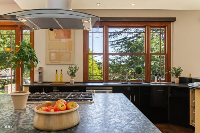 2136 Sunnybank Drive, La Canada Flintridge, CA 91011