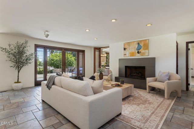2136 Sunnybank Drive, La Canada Flintridge, CA 91011