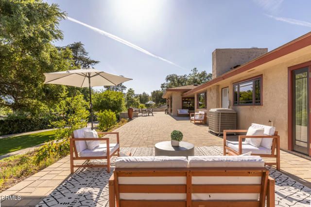 2136 Sunnybank Drive, La Canada Flintridge, CA 91011