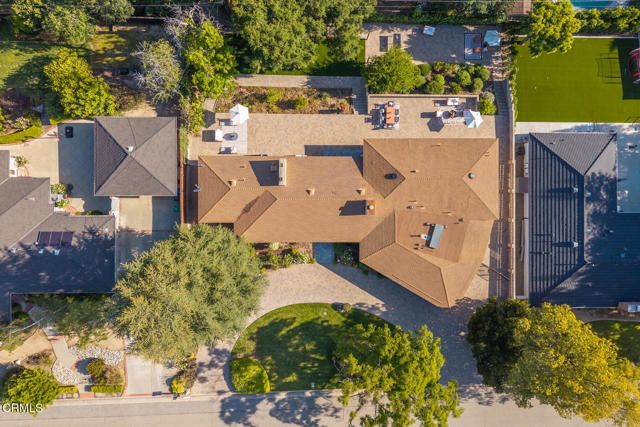 2136 Sunnybank Drive, La Canada Flintridge, CA 91011