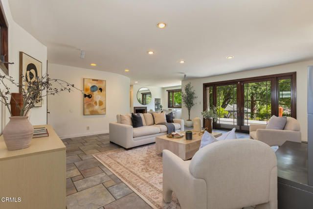2136 Sunnybank Drive, La Canada Flintridge, CA 91011