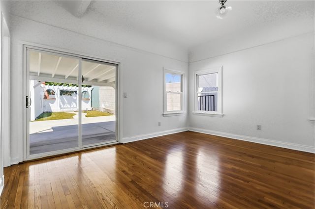 5005 Chesley, Los Angeles, CA 90043