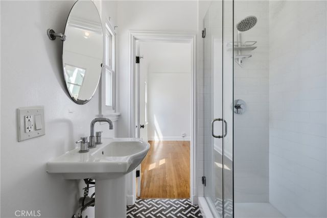 5005 Chesley, Los Angeles, CA 90043