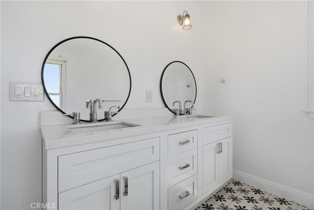 5005 Chesley, Los Angeles, CA 90043