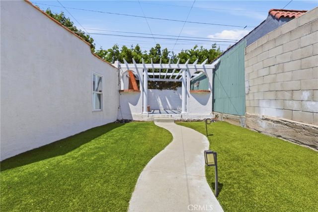 5005 Chesley, Los Angeles, CA 90043