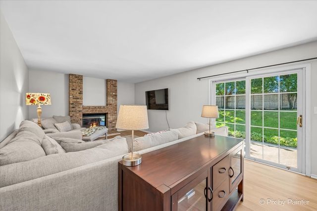 344 Yorkshire Drive, Mundelein, IL 60060