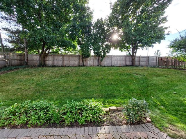 344 Yorkshire Drive, Mundelein, IL 60060