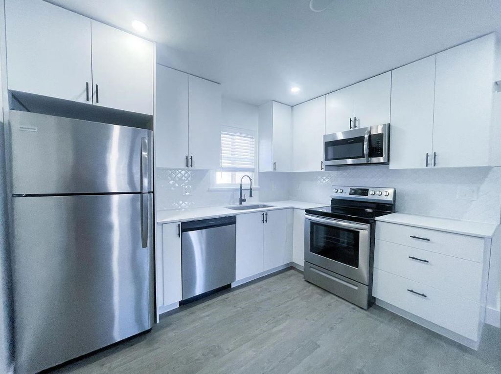 110 E 30th ST D, Austin, TX 78705