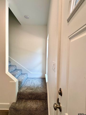 325 Royal Dr, Bullard, TX 75757