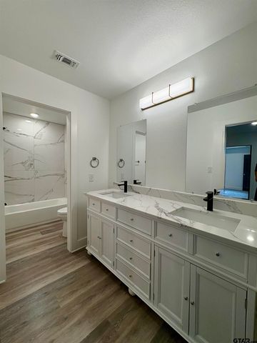 325 Royal Dr, Bullard, TX 75757