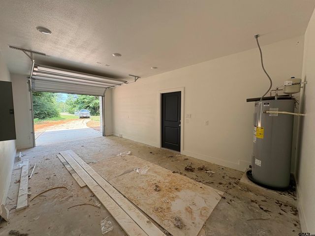 325 Royal Dr, Bullard, TX 75757