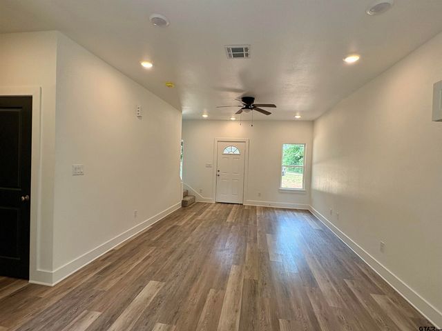 325 Royal Dr, Bullard, TX 75757