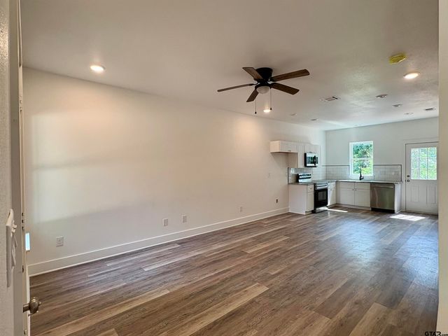 325 Royal Dr, Bullard, TX 75757