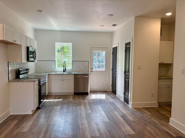 325 Royal Dr, Bullard, TX 75757