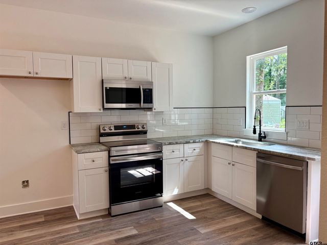 325 Royal Dr, Bullard, TX 75757