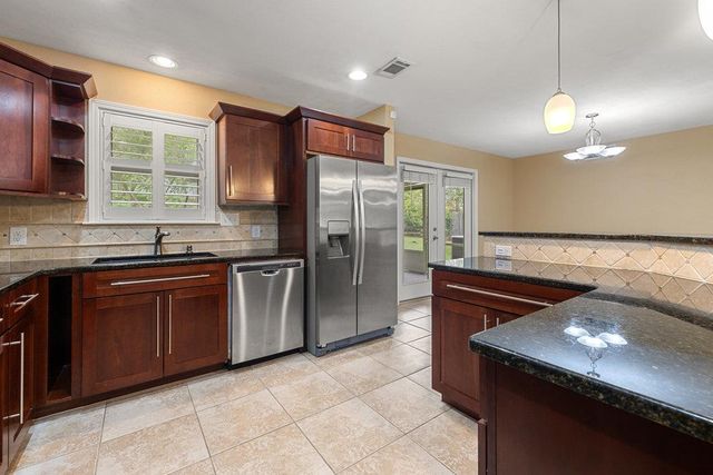 8307 Stillwood LN, Austin, TX 78757